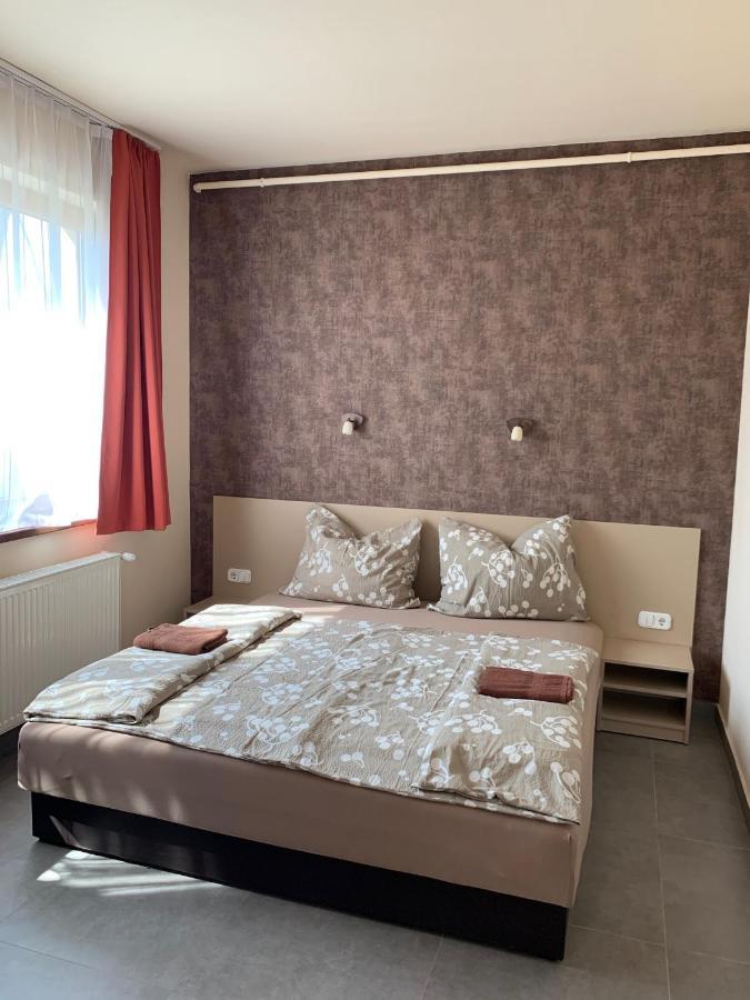 Balaton Apartmanház Siófok Esterno foto