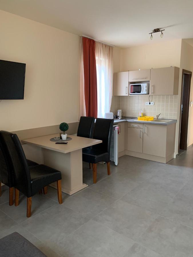 Balaton Apartmanház Siófok Esterno foto