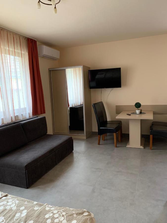 Balaton Apartmanház Siófok Esterno foto