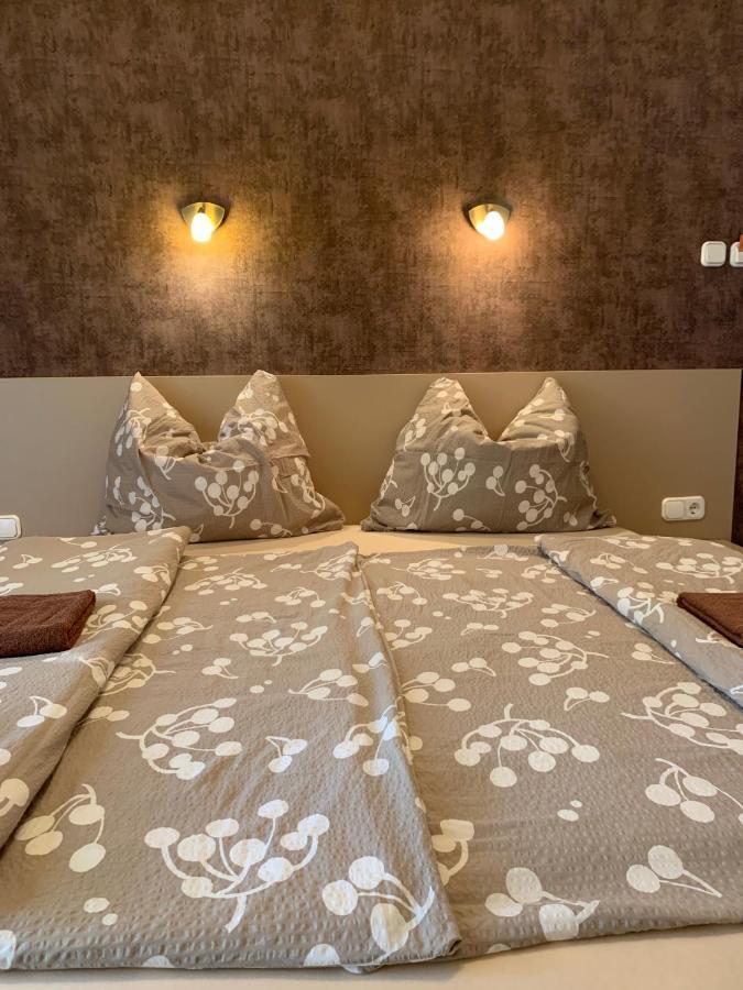 Balaton Apartmanház Siófok Esterno foto