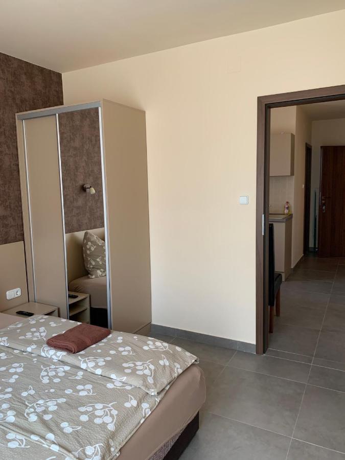 Balaton Apartmanház Siófok Esterno foto