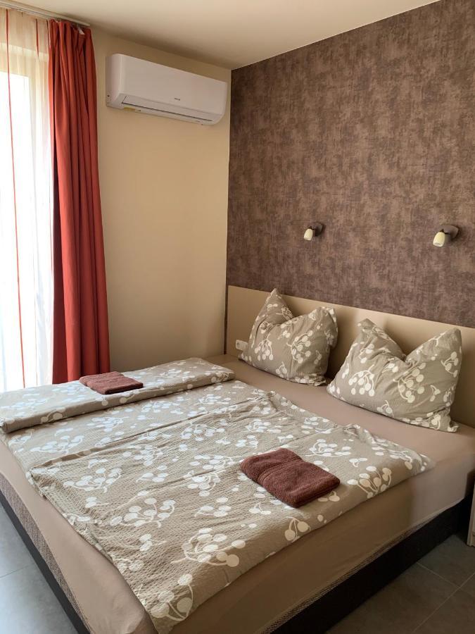 Balaton Apartmanház Siófok Esterno foto