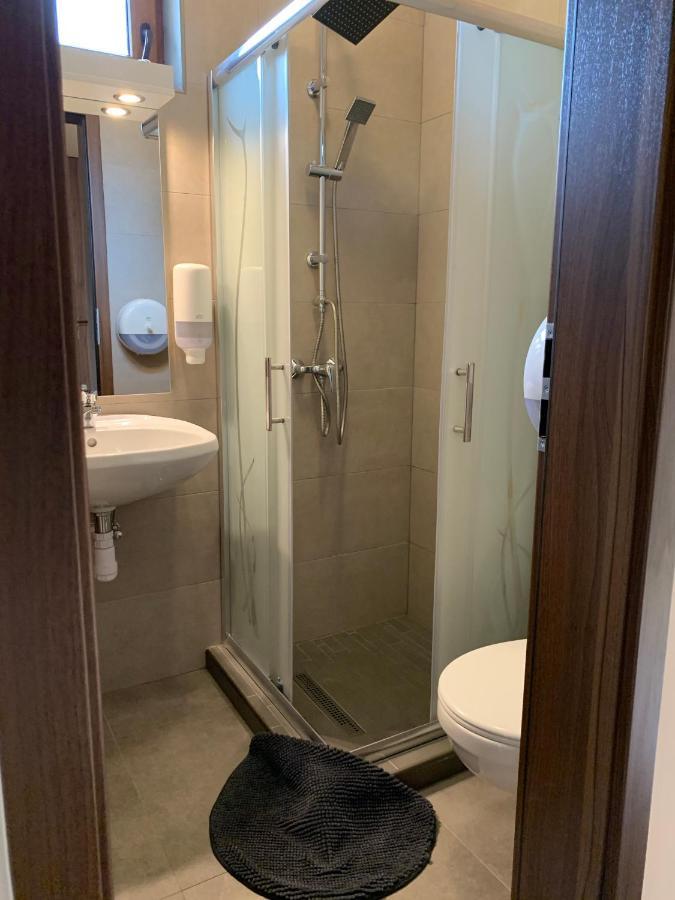 Balaton Apartmanház Siófok Esterno foto