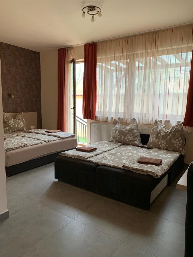 Balaton Apartmanház Siófok Esterno foto
