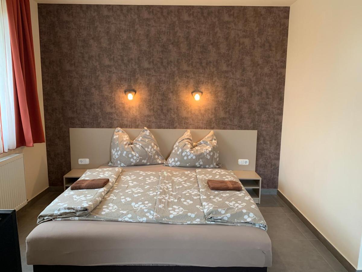 Balaton Apartmanház Siófok Esterno foto